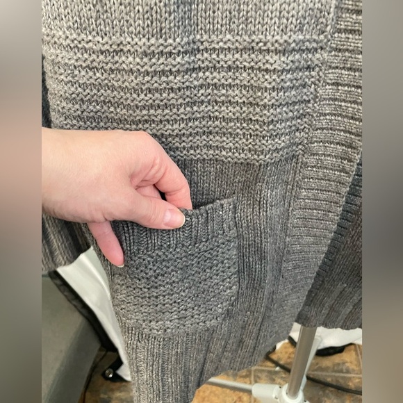 American Eagle Gray‎ cardigan Sweater size medium - Picture 3 of 7